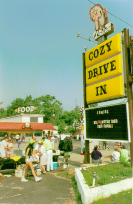 Motor Tour participants at the Cozy Drive In, Springfield, IL