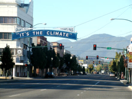 Welcome arch, Grants Pass, OR: erected 1977, a near-duplicate of a 1920 arch