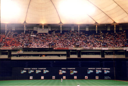 Air-supported roof and outfield, Metrodome