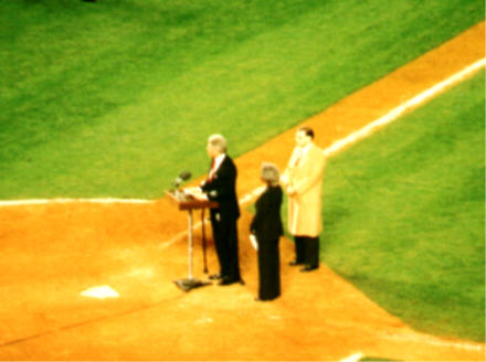 Bill Clinton, Rachel Robinson and Bud Selig during midgame ceremonies