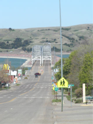 Approaching old US 16 bridge across the Missouri River