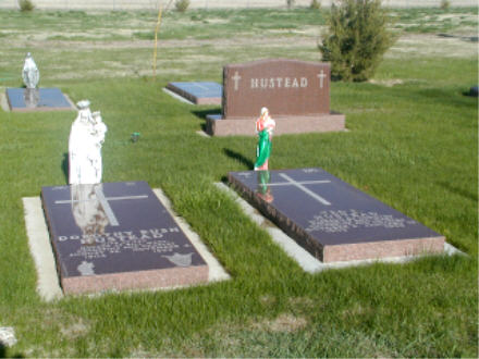 Dorothy and Ted Hustead graves, Wall cemetery